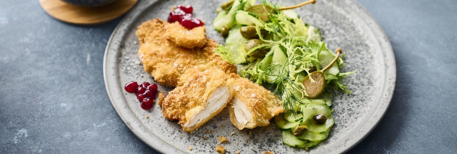 LABEL ROUGE HÄHNCHENBRUSTSCHNITZEL „WIENER ART“ mit Gurken-Kapernsalat ...